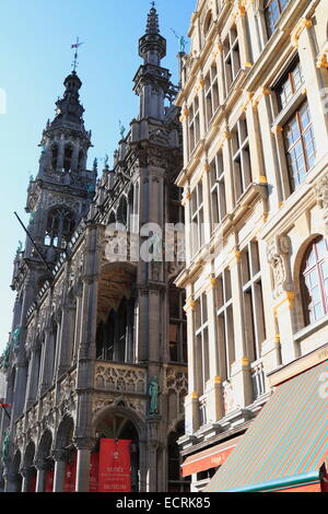 Guildhalls sulla Grand Place il museo della città di Bruxelles si trova a La Maison du Roi, Bruxelles, Belgio Foto Stock