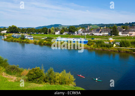 KAJAKS sul fiume Moselle, Trier, Treves, RENANIA-PALATINATO, Germania Foto Stock