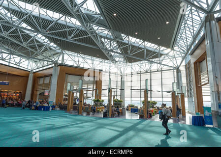 Atrio nel terminale dell'Aeroporto Internazionale di Portland, Oregon. Foto Stock