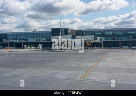 London Heathrow Airport è un grande aeroporto internazionale nella zona ovest di Londra, Inghilterra, Regno Unito. Heathrow è il più trafficato aeroporto del Regno Unito e anche l'aeroporto più trafficato in Europa mediante il traffico di passeggeri. Foto Stock