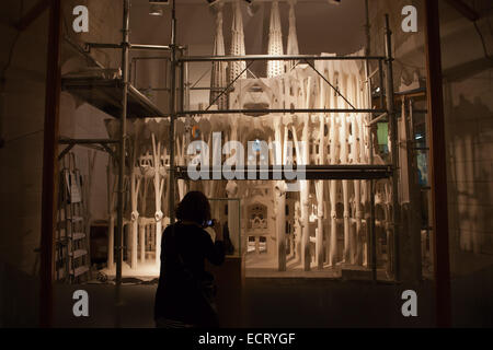 Modello della Sagrada Familia in Museo sotto la chiesa di Barcellona, in Catalogna, Spagna. Foto Stock