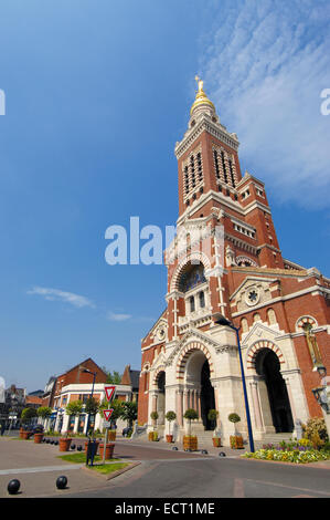 Basilica Notre Dame de Brebieres, Albert, Picardia, valle della Somme, Francia, Europa Foto Stock