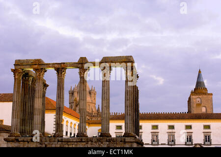 Rovine del tempio romano di Diana a Evora, Alentejo, Portogallo, Europa Foto Stock