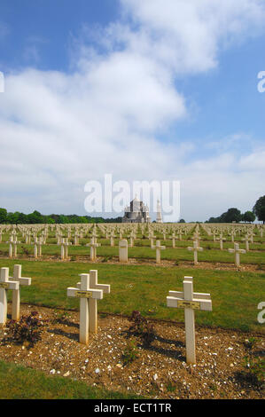 La prima guerra mondiale il Cimitero e memoriale di Notre Dame de Lorette, Pas-de-Calais, valle della Somme, Francia, Europa Foto Stock