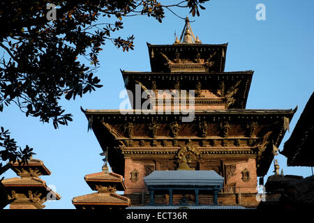 Antico padiglione presso il Hanuman Dhoka complesso palazzo, che è stato il royal residence Nepalese fino al XIX secolo si trova in Durbar Square e elencato nella lista del Patrimonio Mondiale dell'UNESCO a Kathmandu in Nepal Foto Stock