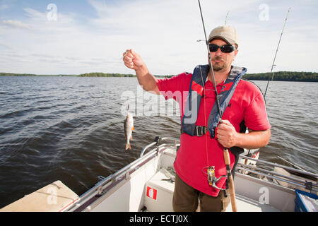 Pescatore, motonave per la pesca, rautavesi lago, vammala zona villaggio, Finlandia, Europa Foto Stock