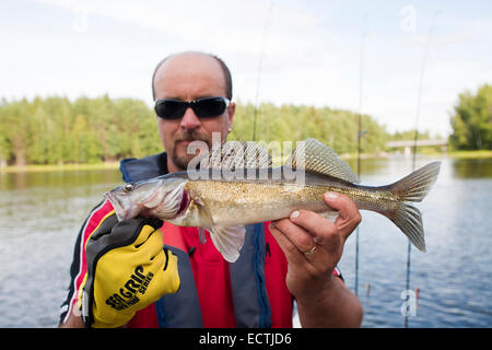 Pescatore, motonave per la pesca, rautavesi lago, vammala zona villaggio, Finlandia, Europa Foto Stock