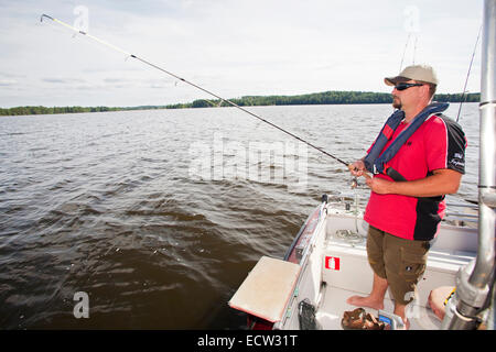 Pescatore, motonave per la pesca, rautavesi lago, vammala zona villaggio, Finlandia, Europa Foto Stock