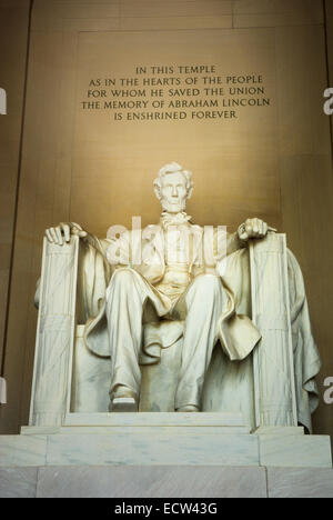 Il Lincoln Memorial è un memoriale americano costruito per onorare il sedicesimo presidente degli Stati Uniti Abraham Lincoln. Foto Stock