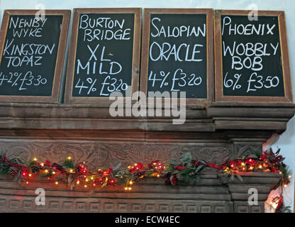 La Birreria tocca,lista di birre,Chester,ponte inferiore St,Cheshire, Inghilterra, Regno Unito Foto Stock