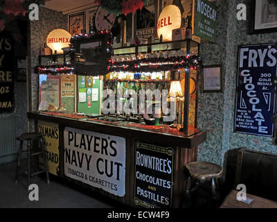 Mike Mercers Albion Inn, un classico pub inglese nel centro di Chester, Inghilterra, Regno Unito, CH1 - zona bar Foto Stock
