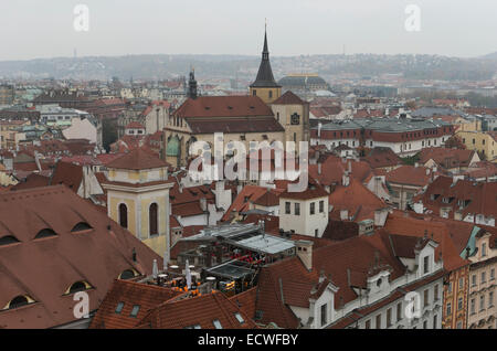 Vista panoramica su tutto il centro storico di Praga, patrimonio mondiale dell UNESCO, Praga, Boemia, Repubblica Ceca, Europa. Foto Stock