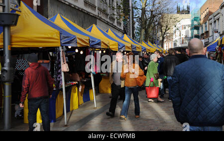 Wolverhampton, Regno Unito. Xx Dec, 2014. Gli amanti dello shopping in vigore nel centro di Wolverhampton su 'Panic Sabato' Foto Stock