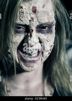 Zombie - Halloween costume con impressionanti effetti speciali trucco. Foto Stock