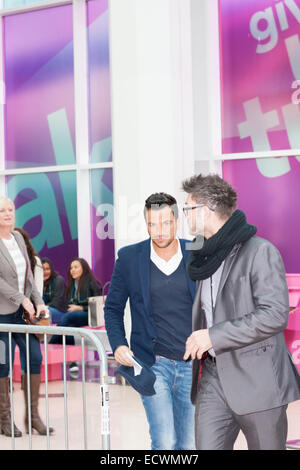 Peter Andre essendo condotti attraverso i vestiti Visualizza evento live a Birmingham il National Exhibition Centre, Dicembre 2014 Foto Stock