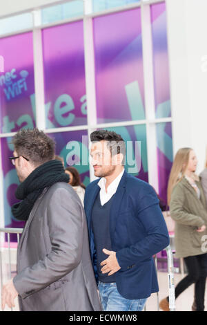 Peter Andre essendo condotti attraverso i vestiti Visualizza evento live a Birmingham il National Exhibition Centre, Dicembre 2014 Foto Stock