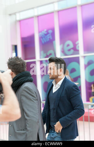 Peter Andre essendo condotti attraverso i vestiti Visualizza evento live a Birmingham il National Exhibition Centre, Dicembre 2014 Foto Stock