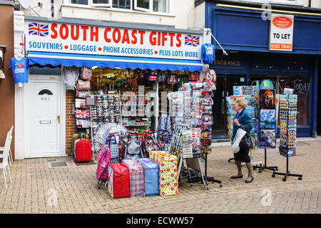 Negozio di souvenir in Eastbourne East Sussex England Regno Unito Regno Unito Foto Stock