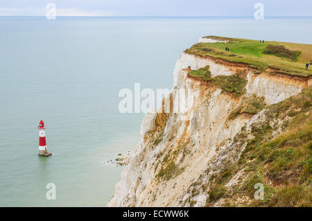 Le sette sorelle chalk cliffs and Beachy Head Lighthouse vicino a Eastbourne East Sussex England Regno Unito Regno Unito Foto Stock