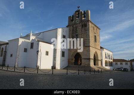 La chiesa si trova a Faro della cittá vecchia. Localmente chiamato: Igreja da Sé Foto Stock