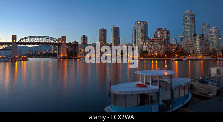 Vancouver BC skyline e il ponte Burrard a false Creek Canada. Foto Stock