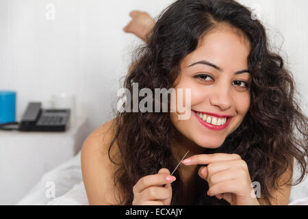 1 indian bella Signora Chiodi di pulizia Foto Stock