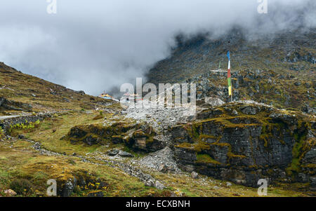 Sela Pass a 14.000 ft sopra il livello del mare è il primario passa attraverso le alte montagne da Assam di Tawang in Arunachal Pradesh. Foto Stock