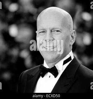 CANNES, Francia - 16 Maggio: Bruce Willis assiste il 'Moonrise unito" premiere durante il sessantacinquesimo festival di pellicola di Cannes il 16 maggio 20 Foto Stock