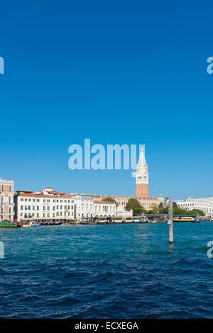 Vista su tutta la laguna fino a Piazza San Marco, Venezia, Italia Foto Stock