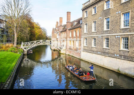 Ponte matematico sul fiume Cam a Cambridge Cambridgeshire Inghilterra Regno Unito Foto Stock