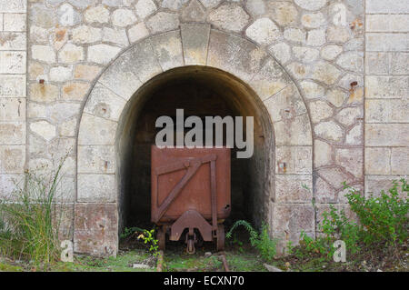 Un vecchio carro nella miniera utilizzati per il trasporto di materiale Foto Stock