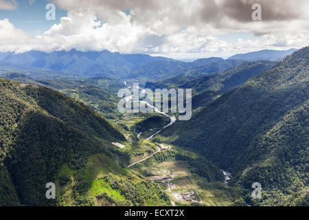 Pastaza valle delle Ande Mountain Ecuador riprese aeree da Full Size elicottero Foto Stock