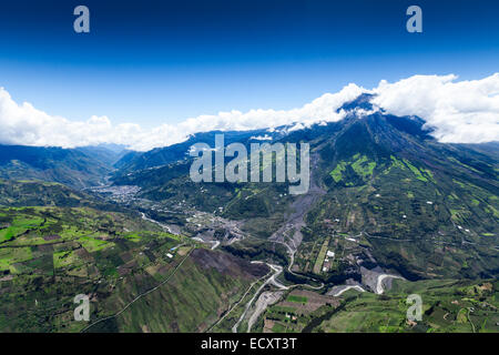 Vulcano Tungurahua eruzione 28 11 2010 ecuador america del sud alle 2 del mattino ora locale Foto Stock