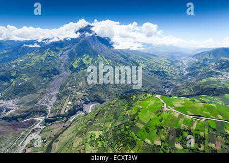 Vulcano Tungurahua eruzione 28 11 2010 ecuador america del sud alle 2 del mattino ora locale Foto Stock