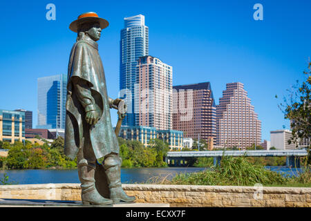 Stevie Ray Vaughan Memorial è una scultura in bronzo di Stevie Ray Vaughan da Ralph Helmick, situato in Austin, Texas Foto Stock