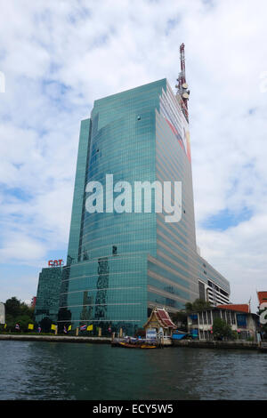 CAT telecom edificio torre. Il fiume Chao Phraya. Bangkok, Tailandia. Asia. Foto Stock