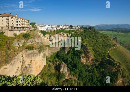 Vista sulla città, villaggio bianco, Ronda, Costa del Sol, Andalusia, Spagna Foto Stock