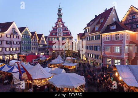 Mercatino di Natale presso il Municipio della Città Vecchia, Esslingen am Neckar, Baden-Württemberg, Germania Foto Stock