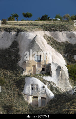Insediamenti rupestri, formazioni di tufo, Pigeon Valley, Güvercinlik, Nevsehir Provincia, Cappadocia, Turchia Foto Stock