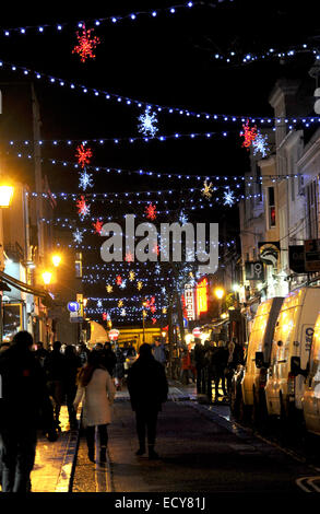 Brighton Regno Unito 21 Dicembre 2014 - Le luci di Natale in Bond Street Brighton parte del bohemian North Laine district Foto Stock