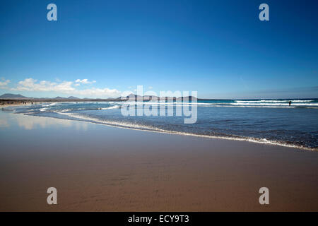 Spiaggia di Playa de Famara, Lanzarote, Isole Canarie, Spagna Foto Stock