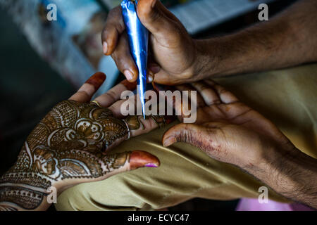 Tradizionale pittura henné, Jaipur, India Foto Stock