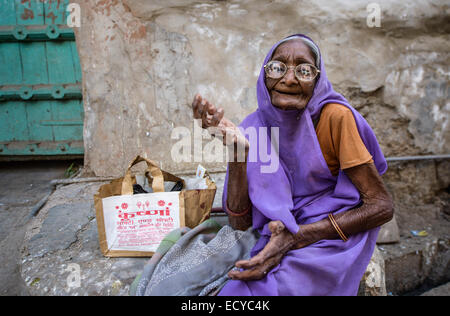 Vecchia donna, Jodhpur, India Foto Stock