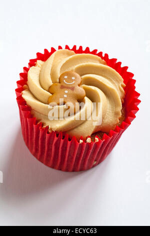 Tesco Merry Christmas Gingerbread cupcake isolati su sfondo bianco Foto Stock