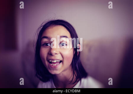 Razza mista ragazza ridere Foto Stock