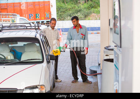 Stazione di gas in Pathankot, India Foto Stock