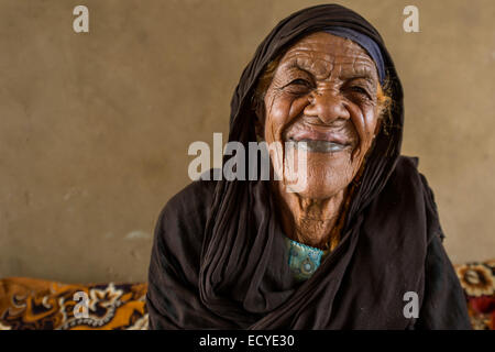 Nubian donna con cicatrici sul suo volto, Sudan Foto Stock