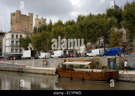 Canale della Robine (canal de la Robine) a Narbonne, cittadina situata nel dipartimento dell Aude in Francia. Il La Nouvelle ramo è un Foto Stock