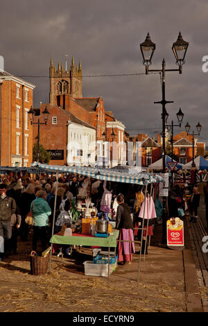 Le bancarelle del mercato in Ludlow mercatino di Natale nello Shropshire, Regno Unito Foto Stock