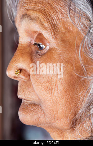 1 indian vecchia donna Senior Foto Stock